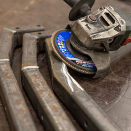 U-Parts plaatwerk metalen onderdelen slijpen Ieper