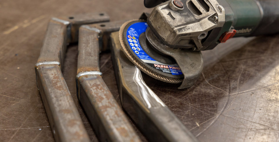 U-Parts plaatwerk metalen onderdelen slijpen Ieper